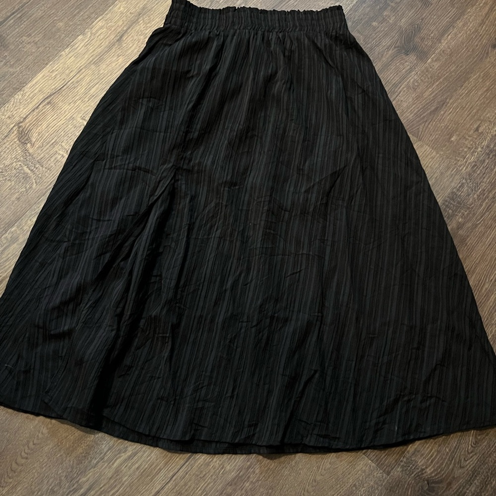 Black midi skirt